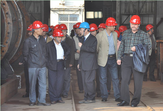 與會(huì)領(lǐng)導(dǎo)、專家參觀鑫海公司